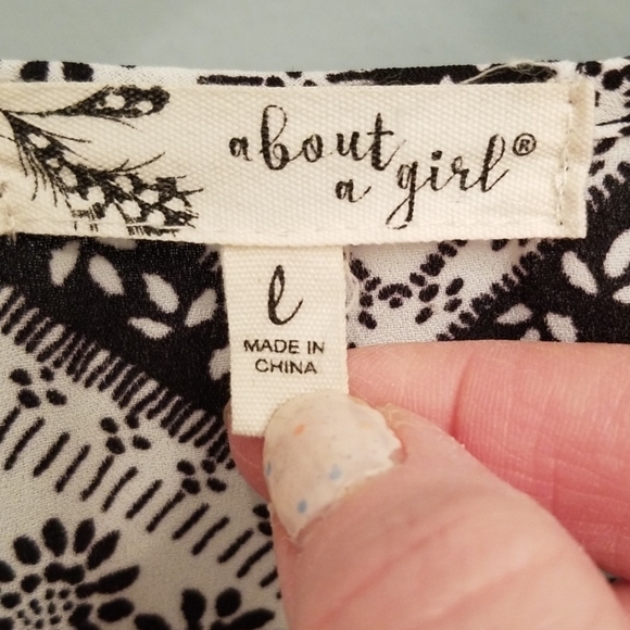 About A Girl Black and White Long Sleeve Top in L - Picture 2 of 8